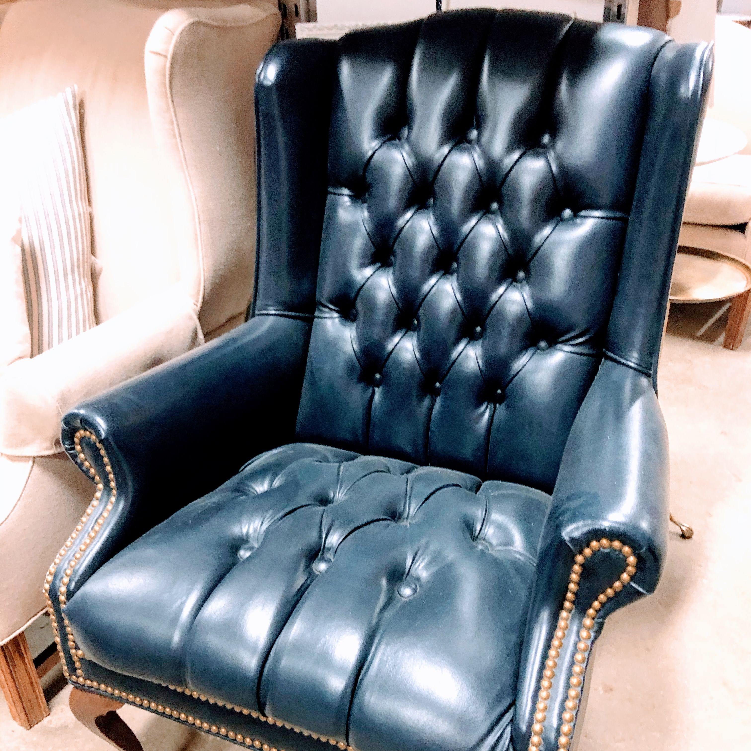 Blue Leather Tufted Chair Pretty, What Is Tufted Leather